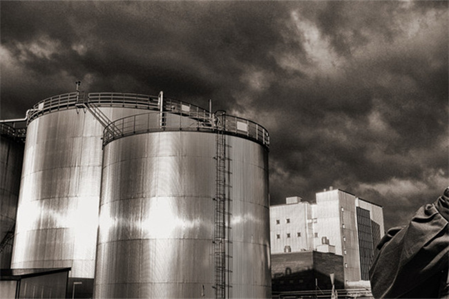 一種基于微波共振法的油液水分測定設(shè)備設(shè)計與應(yīng)用研究