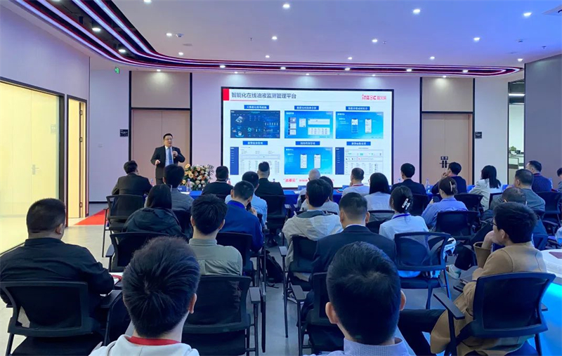 智火柴副總經(jīng)理——袁鷹在從當前設備潤滑面臨的突出問題講解