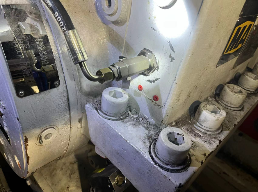 轉載機在線油液監(jiān)測系統(tǒng)回油口